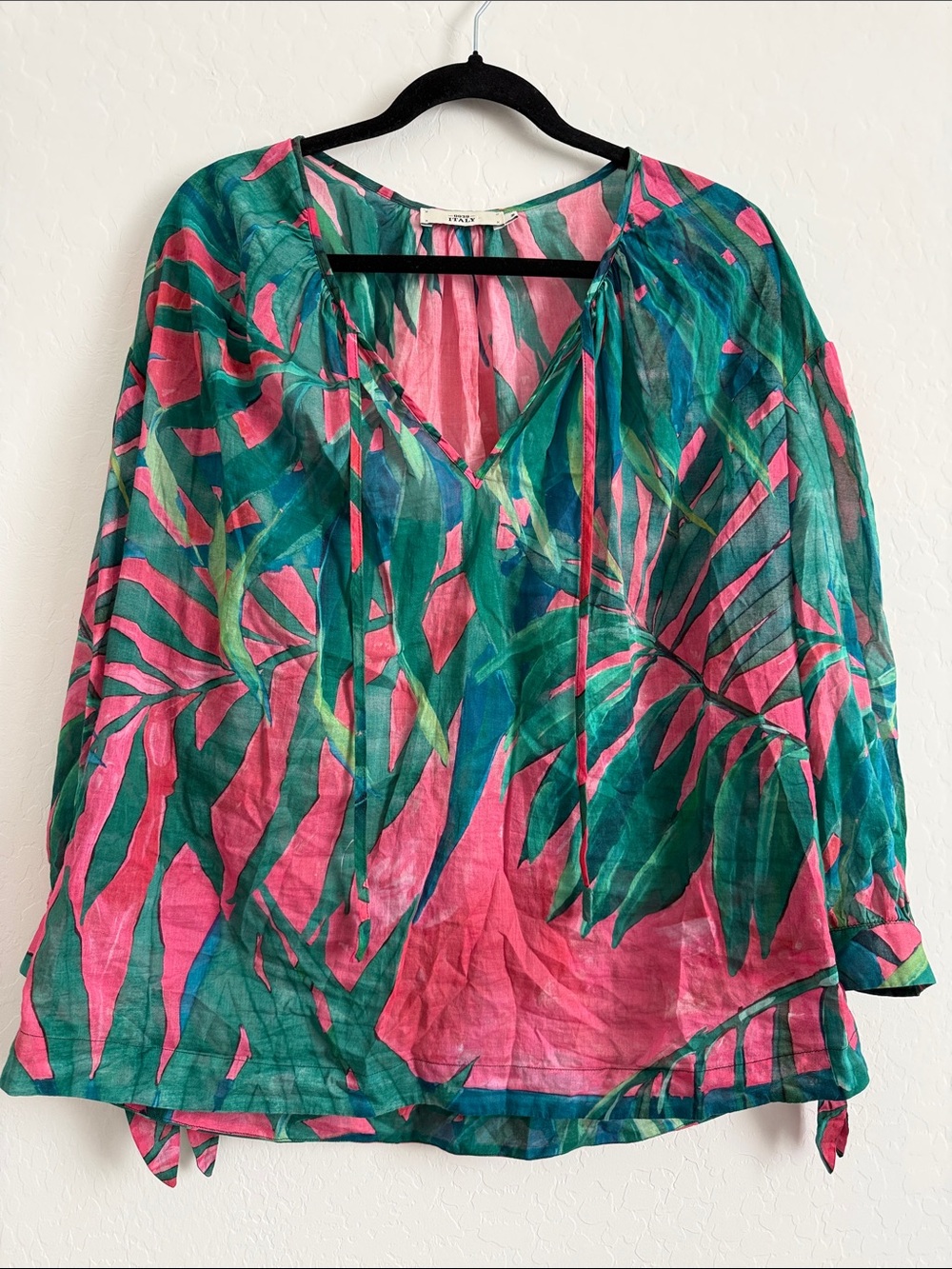 0039 Italy brand blouse with a vibrant tropical print Sz M